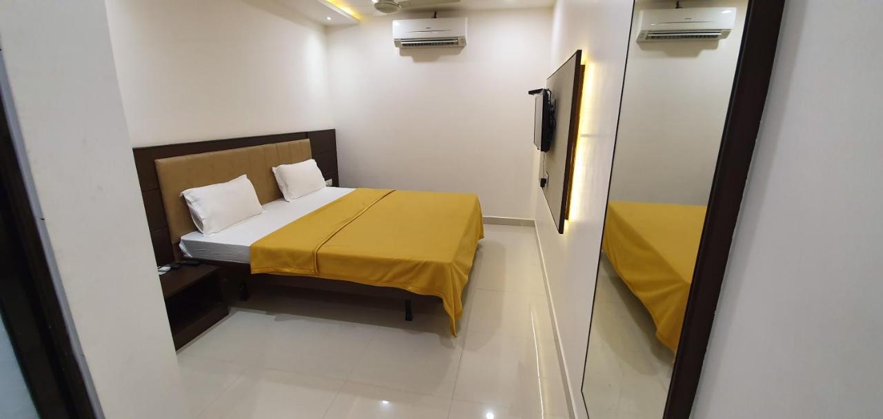 Hotel N K Bhuj Exteriér fotografie