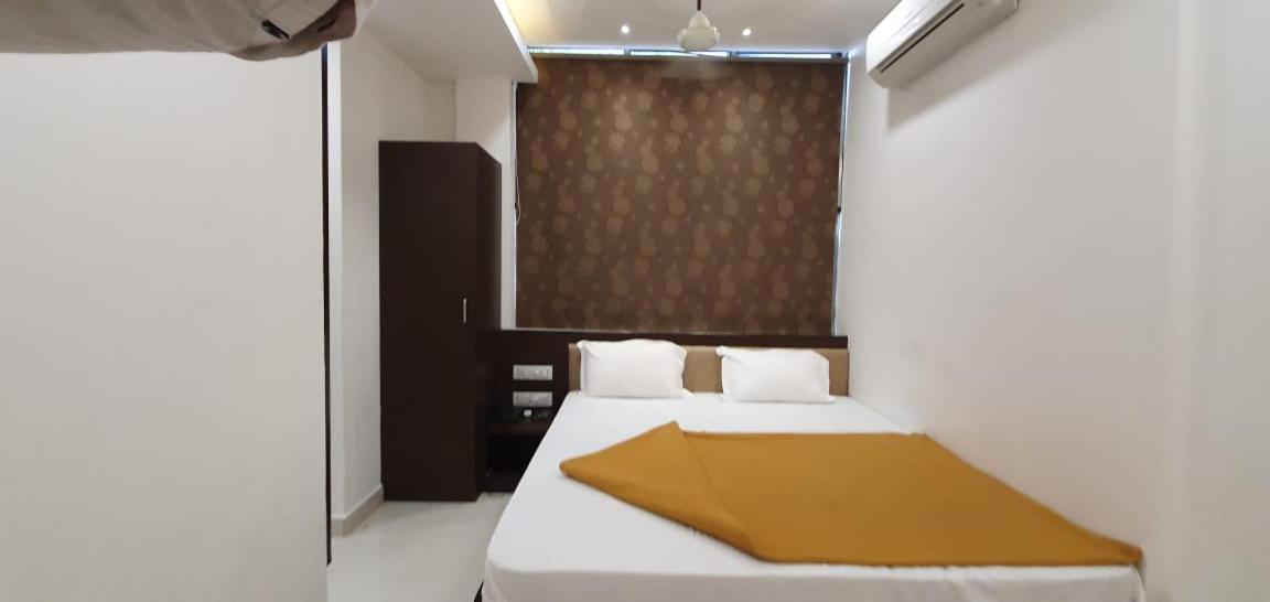 Hotel N K Bhuj Exteriér fotografie
