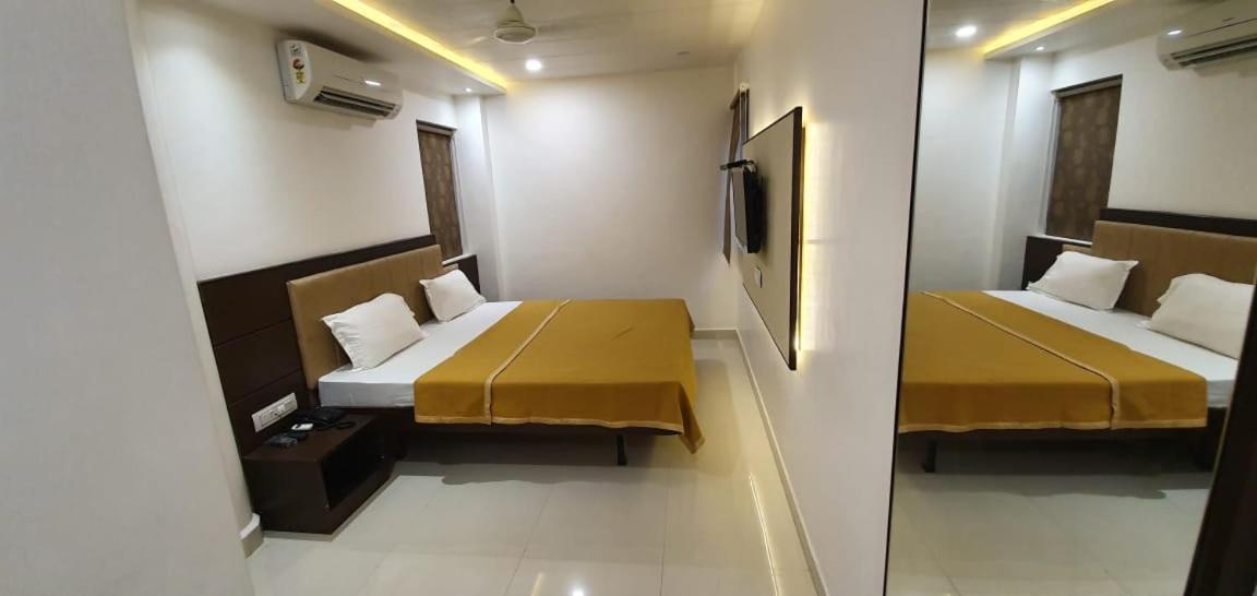Hotel N K Bhuj Exteriér fotografie
