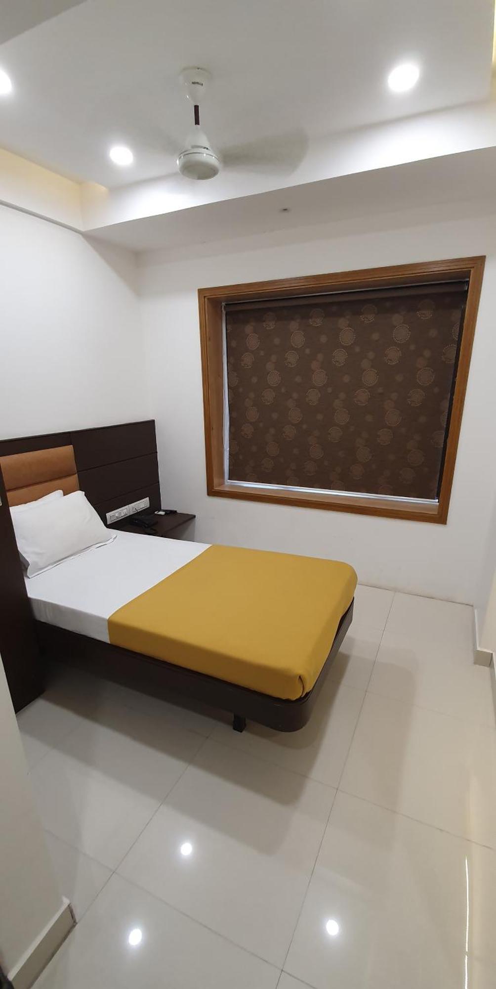 Hotel N K Bhuj Exteriér fotografie