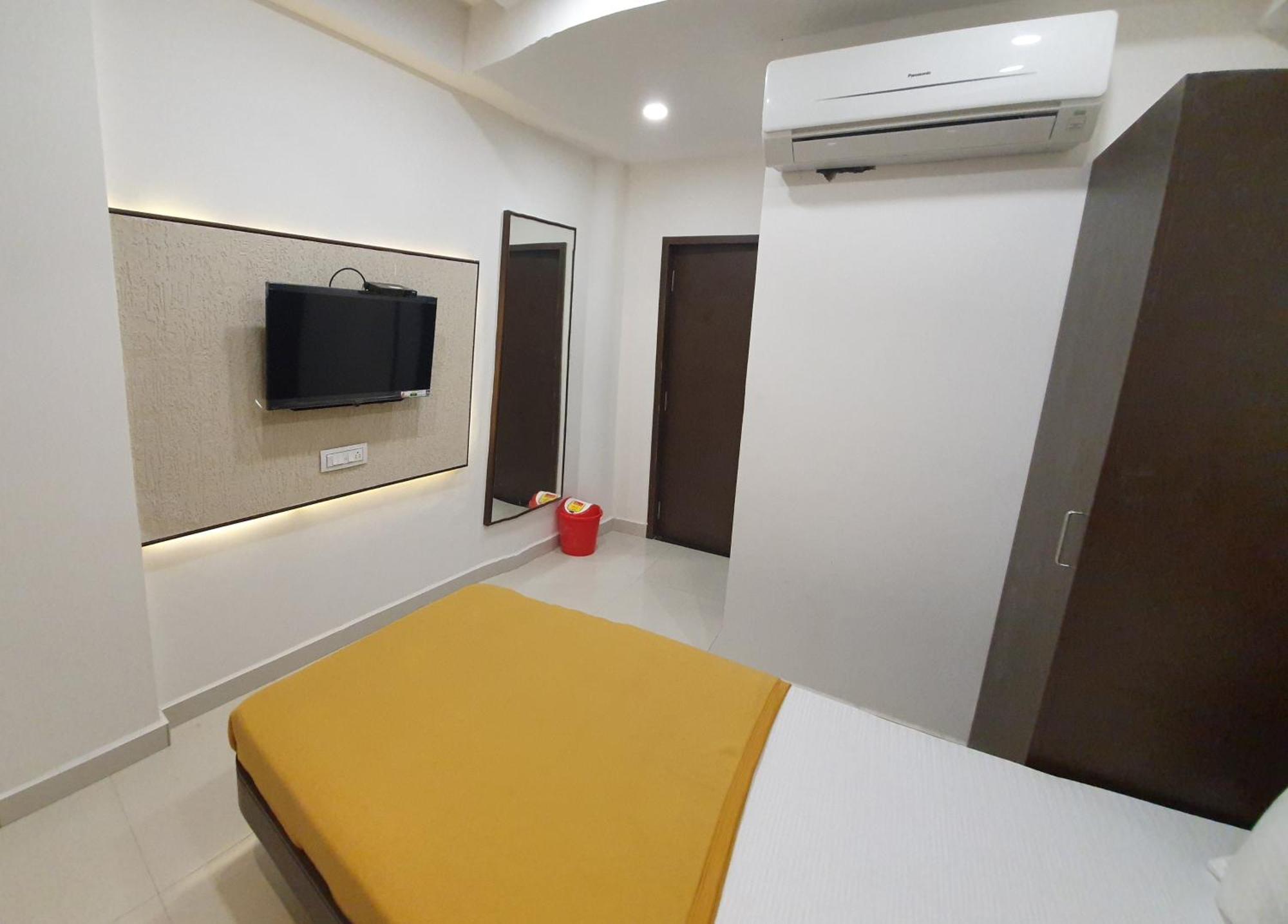 Hotel N K Bhuj Exteriér fotografie