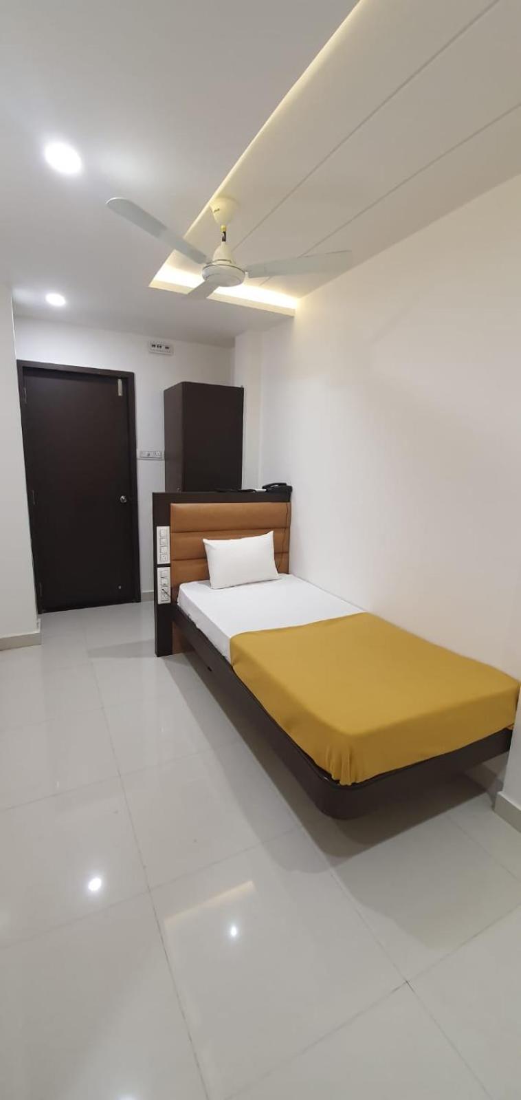 Hotel N K Bhuj Exteriér fotografie
