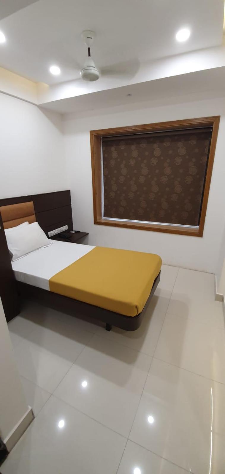Hotel N K Bhuj Exteriér fotografie